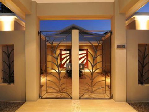 BEACH RETREAT At PALM COVE - Accommodation NSW 4