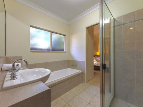 TROPSVILLA At PALM COVE - Accommodation NSW 3