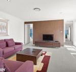Absolute Waterfront at Anna Bay - Accommodation NSW