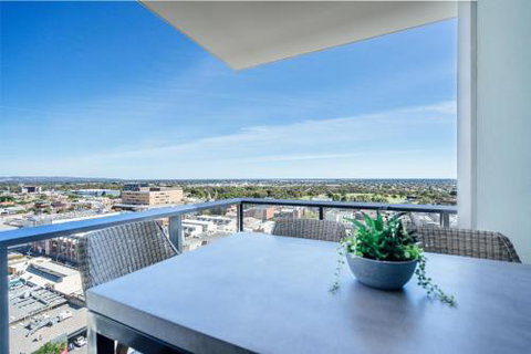 A Cut Above The West Pool Rooftop Bar Gym Wifi - Accommodation NSW 1