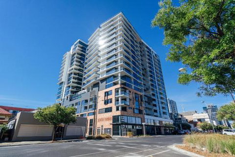 A Cut Above The West Pool Rooftop Bar Gym Wifi - Accommodation NSW 6