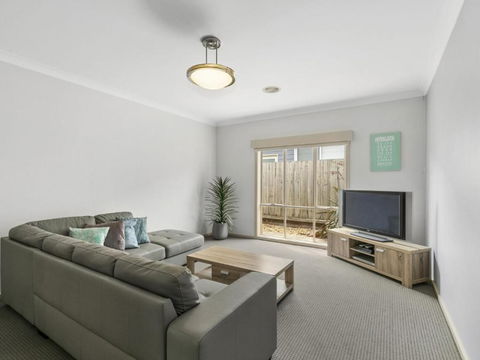 THE LOCH SURFSIDE WIFI NETFLIX PET FRIENDLY (OUTSIDE ONLY) - Accommodation NSW 4