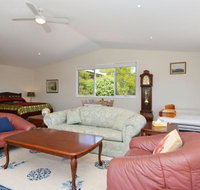 Morisset Waterfront 1bdr Studio looking over Trinity Marina - Accommodation NSW