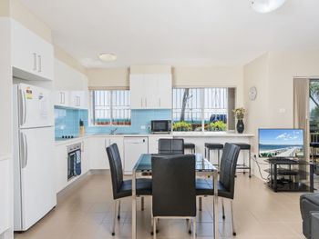 Bel Mare Unit 1 / 1 Shoal Bay Road - Accommodation NSW 4