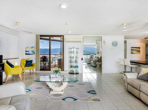 Cairns Ocean View Apartment In Aquarius - Accommodation NSW 6