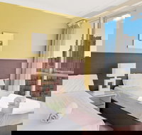 Holiday Holiday Chevron Renaissance - Accommodation NSW