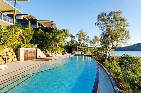 Villa 16 The Edge Oceanfront Deluxe 3 Bedroom Near Marina With Golf Buggy - Accommodation NSW 2
