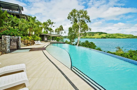 Villa 16 The Edge Oceanfront Deluxe 3 Bedroom Near Marina With Golf Buggy - Accommodation NSW 1
