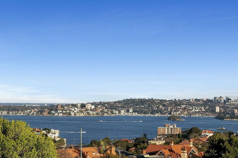 Modern Two Bedroom Apartment With Views HARIS - Accommodation NSW 3