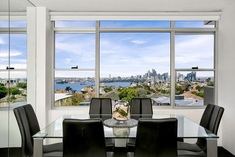 Modern Two Bedroom Apartment With Views HARIS - Accommodation NSW 6