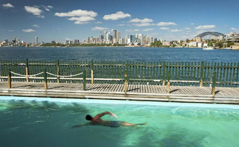 Modern Two Bedroom Apartment With Views HARIS - Accommodation NSW 1