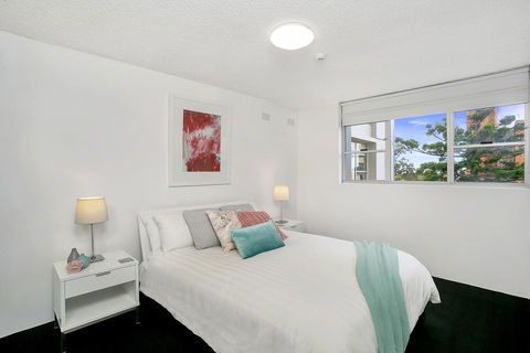 Modern Two Bedroom Apartment With Views HARIS - Accommodation NSW 2