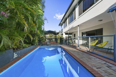Sardinia 7 Bedroom Waterfront House - Q Stay - Accommodation NSW 4