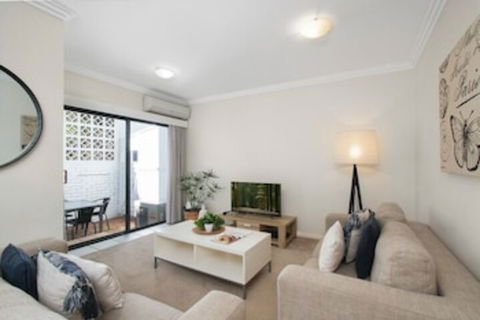Pine Court Apartments - Accommodation NSW 0