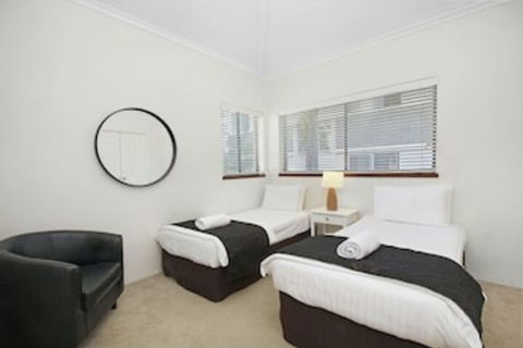 Pine Court Apartments - Accommodation NSW 5