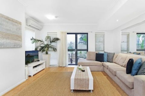 Pine Court Apartments - Accommodation NSW 2