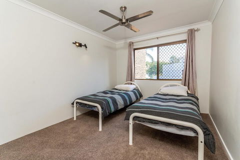 Great Location Close To Waterfront Shops Restaurants & Cafes. - Accommodation NSW 4