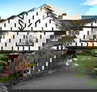 Elizabethan Lodge - Accommodation NSW