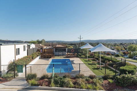 Crestview Tourist Park - Accommodation NSW 2