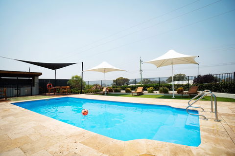 Crestview Tourist Park - Accommodation NSW 6