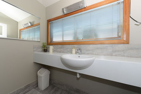 Edinburgh Gallery Bed & Breakfast - Accommodation NSW 4