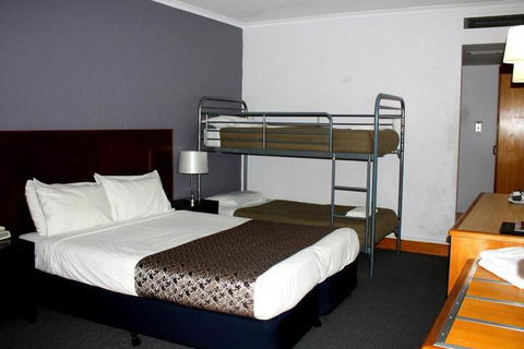 The Capital Airport Motel - Accommodation NSW 4