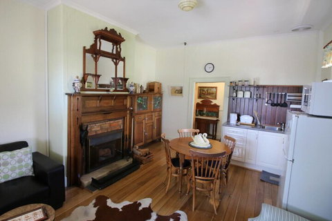 Christopher Halls Colonial Accommodation - Accommodation NSW 3