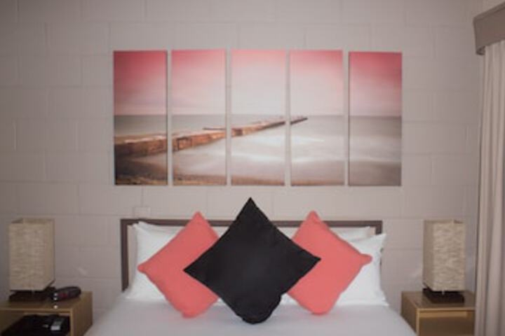 Gladstone ACT Accommodation NSW