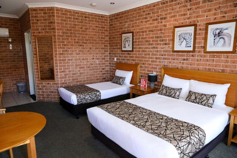 Akuna Motor Inn And Apartments - Accommodation NSW 4