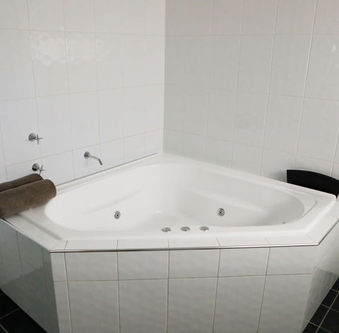 Akuna Motor Inn And Apartments - Accommodation NSW 3