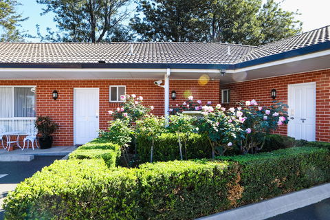 Akuna Motor Inn And Apartments - Accommodation NSW 0