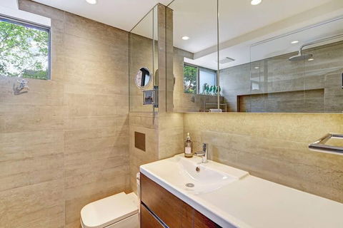 Meticulously Designed Sydney Aptmnt - Accommodation NSW 4