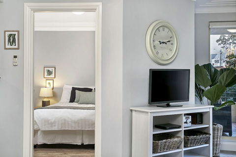 The Apartment Service CHATS - Accommodation NSW 4
