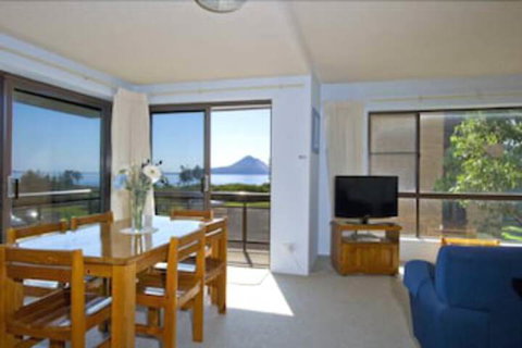 Commodore Unit 3 6 Intrepid Close - Accommodation NSW 0