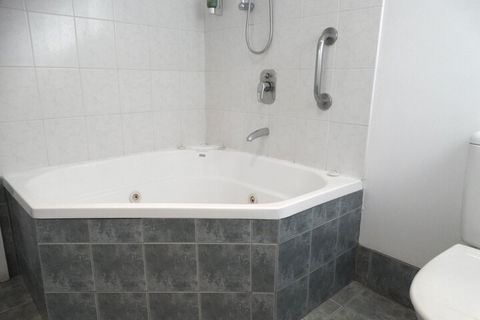 MAS Country Colonial Motor Inn - Accommodation NSW 6
