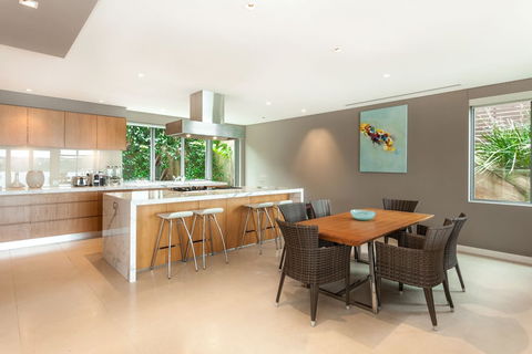 Luxurious Waterfront (ifr698) - Accommodation NSW 5