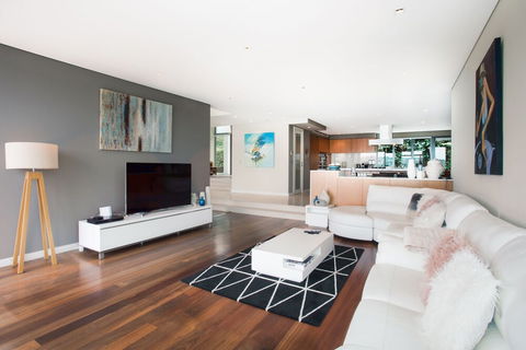 Luxurious Waterfront (ifr698) - Accommodation NSW 4