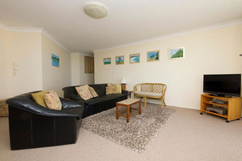 Beachpoint Unit 401 28 North Street - Accommodation NSW 4