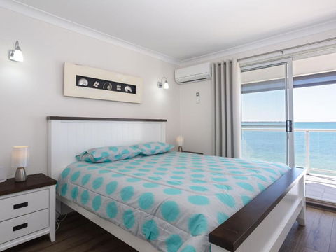 Sunrise Waters 2 / 63 Soldiers Point Road Stunning Waterfront Property - Accommodation NSW 2