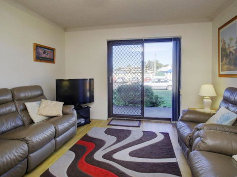 Seabreeze 6 Opposite Bowling Club - Accommodation NSW 5