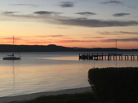 1 The Clippers 131 Soldiers Point Road Fabulous Waterfront Unit - Accommodation NSW 1