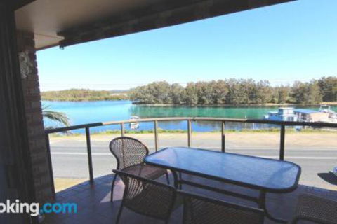 Braemar 7 On The Lake! - Accommodation NSW 5