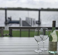 Quiet River Front Escape Walk to Ocean Street  Shops - Accommodation NSW