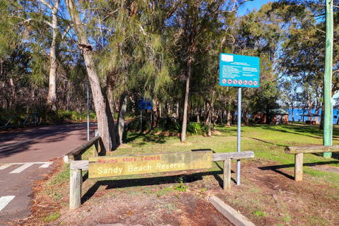 Kalimna Lakeside Living - Accommodation NSW 5