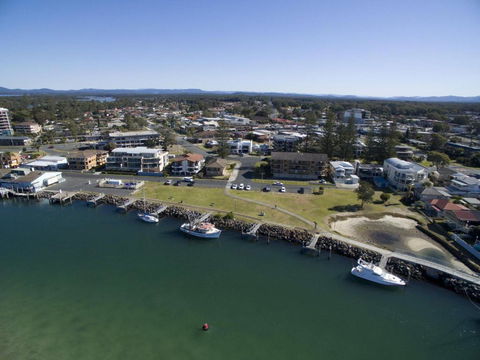 Champagne Court 10 - Accommodation NSW 4