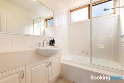 Acqua Vista Water View Fireplace Walk To Beach - Accommodation NSW 1