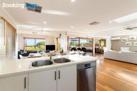 Acqua Vista Water View Fireplace Walk To Beach - Accommodation NSW 2