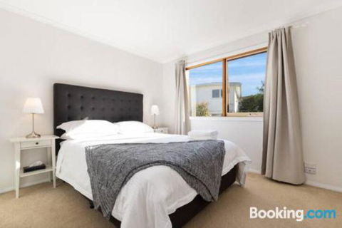 Acqua Vista Water View Fireplace Walk To Beach - Accommodation NSW 3