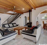 31 Rest Point Absolute Waterfront with Jetty - Accommodation NSW