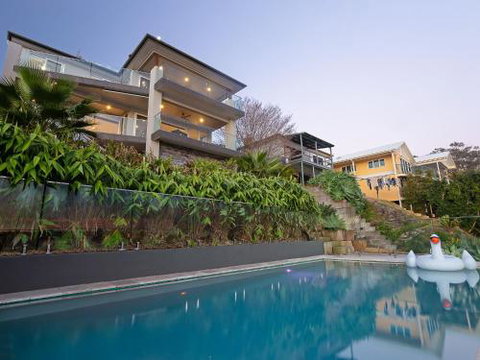 Absolute Waterfront Lakehouse Fishing Point Waterfront Pool Jetty - Accommodation NSW 0